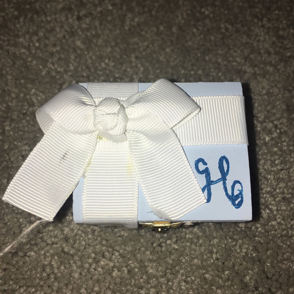 Delta Zeta H Tiffany & co themed pin box!